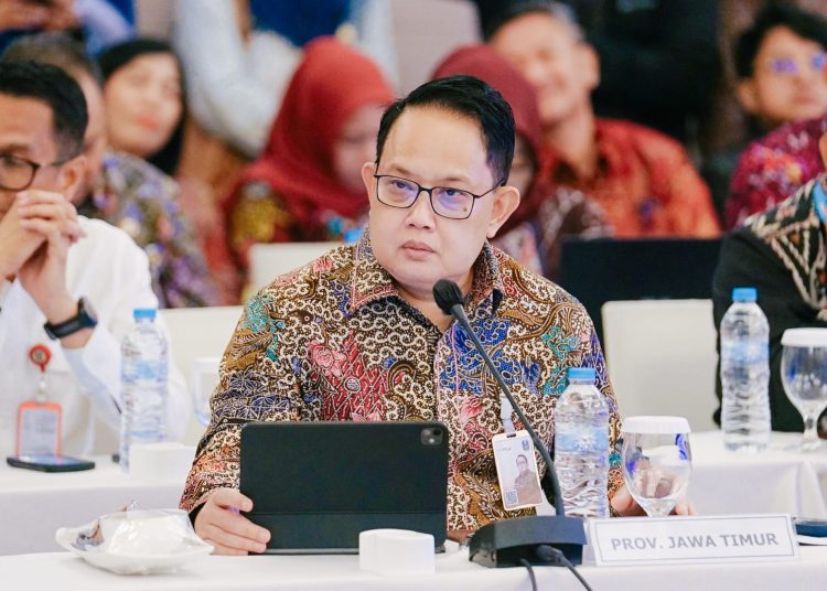 Sekretaris Daerah Provinsi Jawa Timur Adhy Karyono saat menghadiri Rapat Kerja Gubernur Forum Kerja Sama Daerah Mitra Praja Utama (FKD–MPU) Tahun 2026 di Hotel Tentrem Kota Semarang.