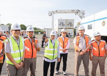 Gubernur Jawa Timur Khofifah Indar Parawansa bersama Kepala Badan Karantina Indonesia Abdul Kadir Karding di sela meresmikan Instalasi Karantina Terpadu Jawa Timur di kawasan Puspa Agro Jemundo, Sidoarjo.