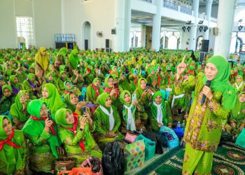 Peringatan Harlah ke-80 Muslimat NU dan haul ulama serta pejuang perempuan pimpinan wilayah Muslimat NU Jawa Timur di Masjid Nasional Al Akbar Surabaya