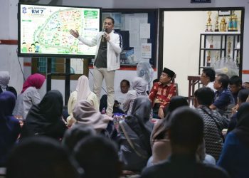 Wali Kota Surabaya Eri Cahyadi bersama jajaran kepala Perangkat Daerah Pemkot  Surabaya hadir di Balai RW 7 Kelurahan Karah, Kecamatan Jambangan.
