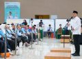 Wali Kota Surabaya Eri Cahyadi saat melepas   tiga kelompok terbang (kloter) jamaah haji asal Surabaya.
