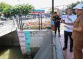 Wali Kota Surabaya Eri Cahyadi saat meninjau salah satu rumah pompa.