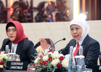 Gubernur Khofifah saat menghadiri Rapat Umum Pemegang Saham (RUPS) Tahunan Tahun Buku 2025 Bank Jatim.
