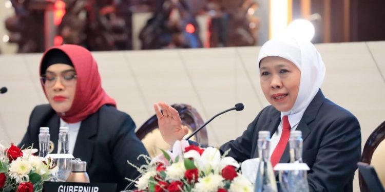 Gubernur Khofifah saat menghadiri Rapat Umum Pemegang Saham (RUPS) Tahunan Tahun Buku 2025 Bank Jatim.