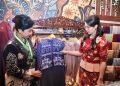 Ketua Dekranasda Provinsi Jawa Timur, Arumi Bachsin di sela membuka Batik Bordir & Aksesoris Fair (BBA Fair) 2026 di Exhibition Hall Grand City Mall Surabaya.
