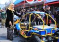 Salah satu kendaraan listrik yang dipamerkan pada peringatan Hari Pendidikan Nasional (Hardiknas) 2026 di Gedung Negara Grahadi Surabaya. 