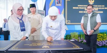 Gubernur Khofifah Indar Parawansa meresmikan rehabilitasi dan revitalisasi SMA, SMK dan SLB negeri swasta wilayah Kabupaten Tulungagung, Kabupaten Trenggalek, dan Kabupaten Pacitan, yang dipusatkan di SMKN 1 Tulungagung.
