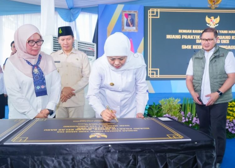 Gubernur Khofifah Indar Parawansa meresmikan rehabilitasi dan revitalisasi SMA, SMK dan SLB negeri swasta wilayah Kabupaten Tulungagung, Kabupaten Trenggalek, dan Kabupaten Pacitan, yang dipusatkan di SMKN 1 Tulungagung.