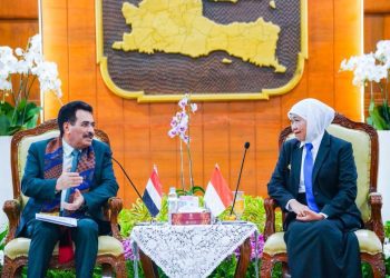 Gubernur Khofifah saat menerima Dubes Yaman untuk Indonesia H.E. Mr. Salem Ahmed Abdulrahman Balfakeeh.