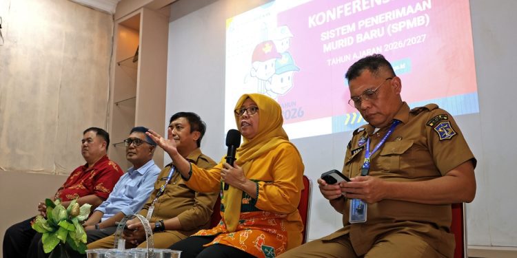 Kepala (Dispendik) Kota Surabaya, Febrina Kusumawati pada press conference di Diskominfo Surabaya.