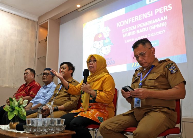 Kepala (Dispendik) Kota Surabaya, Febrina Kusumawati pada press conference di Diskominfo Surabaya.