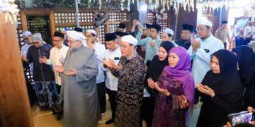 Al Sheikh Al Sayid Afeefuddin Al-Jailani saat di Pondok Pesantren Zainul Hasan Gonggeng, Kabupaten Probolinggo.