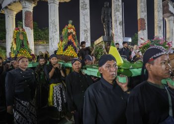 Ruwatan Kota dalam rangka memperingati Hari Jadi Kota Surabaya ke 733.