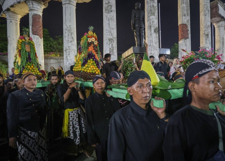 Ruwatan Kota dalam rangka memperingati Hari Jadi Kota Surabaya ke 733.