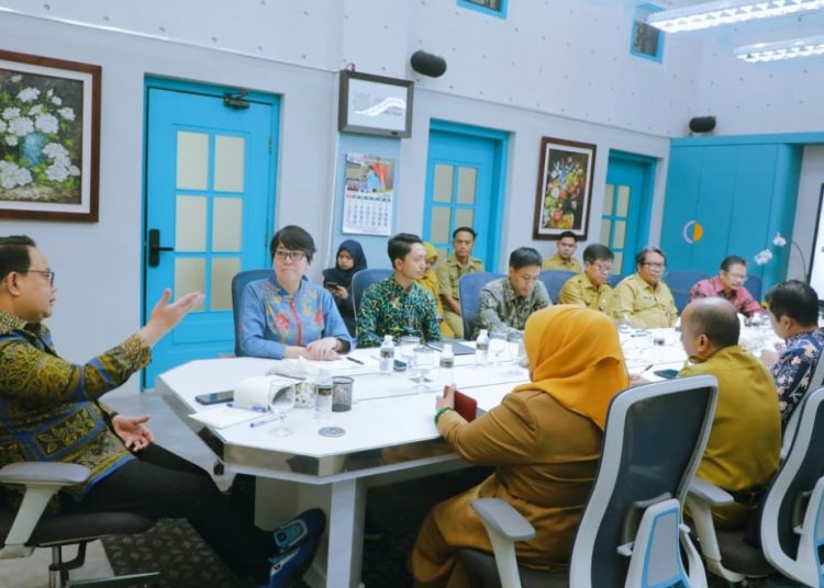 Sekretaris Daerah Provinsi Jawa Timur Adhy Karyono saat menerima audiensi Koso Nippon.