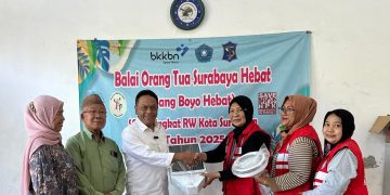 Anas Karno, turun langsung membantu Posga RW 03 Penjaringansari, Rungkut,.