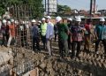 Wali Kota Surabaya Eri Cahyadi saat meninjau revitalisasi Pasar Keputran Selatan.