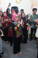 Ketua Bunda PAUD Rini Indriyani saat Roadshow Kelas Parenting PUSPAGA di Rumah Anak Prestasi (RAP) Dukuh Menanggal.
