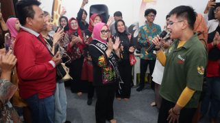 Ketua Bunda PAUD Rini Indriyani saat Roadshow Kelas Parenting PUSPAGA di Rumah Anak Prestasi (RAP) Dukuh Menanggal.